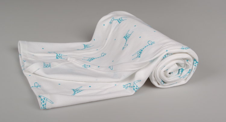 Kaarsgaren Letní deka z BIO bavlny- žirafky modrá