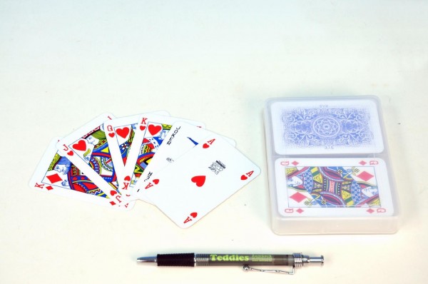 Canasta společenská hra karty v plastové krabičce