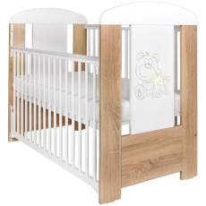 Dětská postýlka New Baby Méďa s hvězdičkou se stahovací bočnicí dub Dětská postýlka New Baby Méďa s hvězdičkou se stahovací bočnicí dub