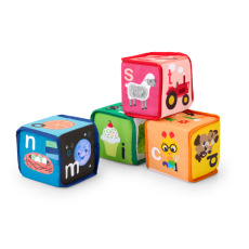 BABY EINSTEIN Hračka textilní kostky abeceda Alpha Stacks™ 4ks, 3m+ BABY EINSTEIN Hračka textilní kostky abeceda Alpha Stacks™ 4ks, 3m+