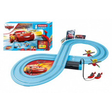 Autodráha Carrera First Auta/Cars 2,4m plast + 2 auta na baterie v krabici 50x30x8cm Autodráha Carrera First Auta/Cars 2,4m plast + 2 auta na baterie v krabici 50x30x8cm